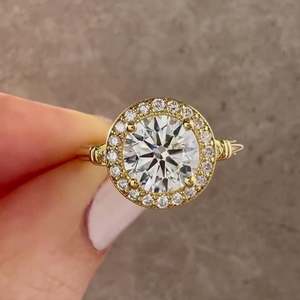 Bague en or plaqué style vintage avec diamant de laboratoire rond certifié IGI 1,80 carats D-E-F VVS VS, bague tendance pour femme - Product Image 1