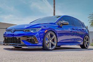 Volkswagen Golf R 2022 con Techo Solar, Faros Delanteros, Cámara Trasera de 360° y Asientos Eléctricos - Product Image 6