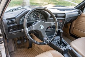 BMW 325i Sedán de 1989 Usado, Sin Reserva, Transmisión Manual de 5 Velocidades, Motor de 6 Cilindros, Propiedad de California - Product Image 4