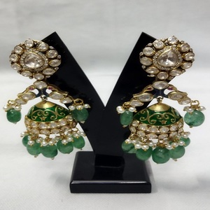 Magnifiques boucles d'oreilles pendantes en argent sterling Polki ouvertes, émaillées vertes anti-ternissement, motif paon, fabriquées à la main, style Meenakari traditionnel pour femme - Product Image 1