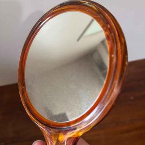 Espejo de Mano de Resina con Acabado Liso y Brillante, Perfecto para Uso Diario, Maquillaje o Fines Decorativos, Agrega un Toque Elegante - Product Image 3