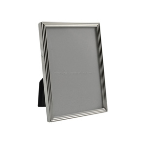 กรอบรูปโลหะตกแต่งแบบเรียบง่ายเรียบง่ายทันสมัยหรูหราทำจากอลูมิเนียมทองเหลืองสีเงินที่มีดีไซน์สร้างสรรค์สำหรับของที่ระลึก - Product Image 5