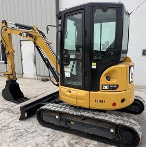 Miniexcavadora CAT 303.5E2 CR con motor de bomba de caja de cambios para uso en el jardín - Product Image 3