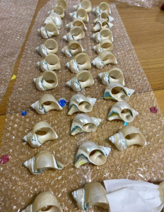 Anneau de serviette rond en coquillage écologique, design moderne d'art populaire, fait main à Vung Tau, Vietnam, pour événements et hôtels - Product Image 6