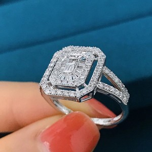 Bague de fiançailles personnalisée en or blanc 14K avec diamant de laboratoire taille baguette bagues fines en diamant de laboratoire pour femmes - Product Image 3