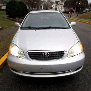 Toyota Corolla CE 2005 / Disponible para la Venta con Bajo Kilometraje, Motor de Gasolina / Auto Usado en Excelentes Condiciones, Sin Accidentes ni Problemas - Product Image 1