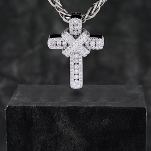 Personalizado 925 Plata Hip Hop Colgante Iced Street Moda Diseño Diamante Moissanite Personalizado Cristiano Cruz Plateado Aleación encantos - Product Image 1