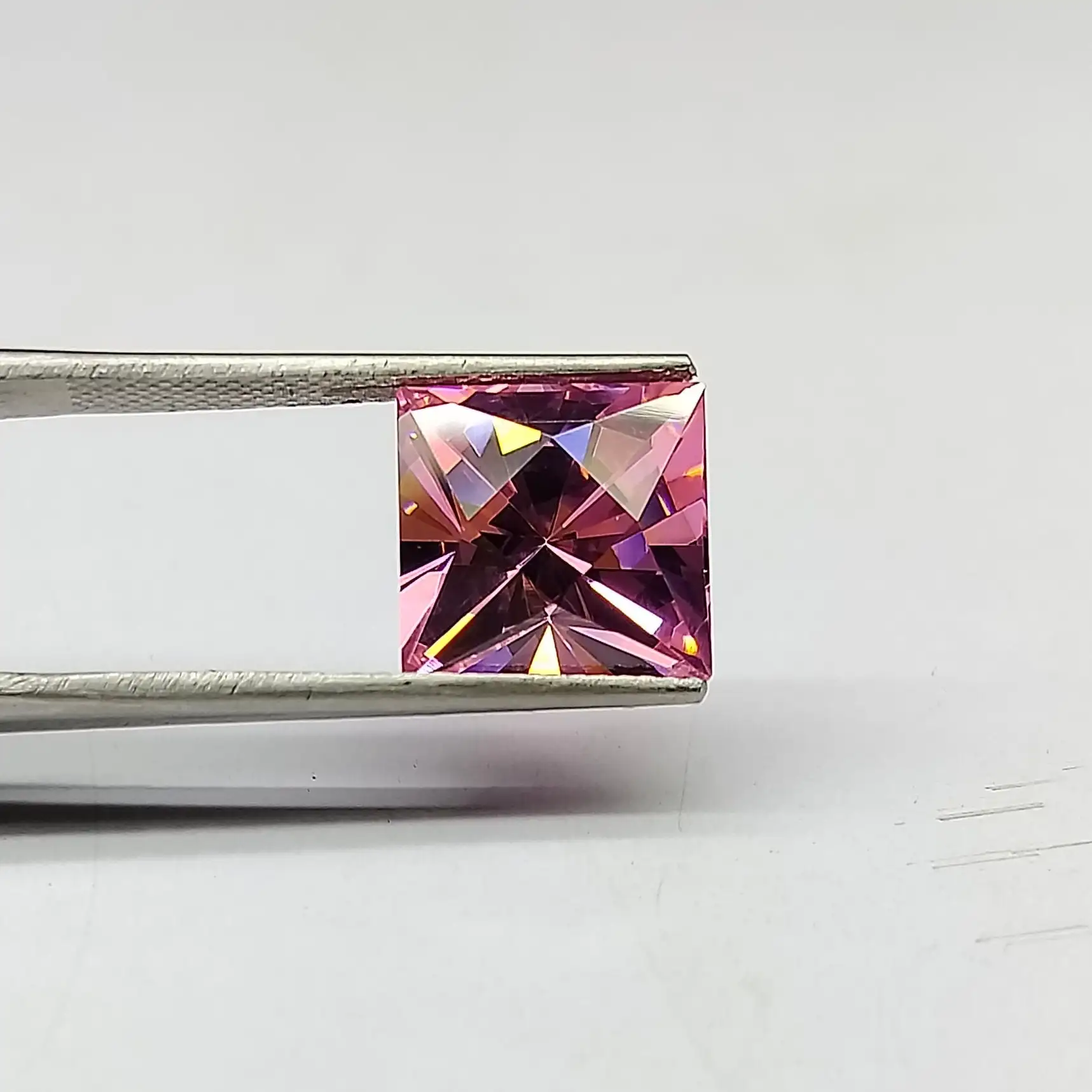 Zircon Beautiful Neon Pink Color Zircon Square Brilliant Cut Grade Crystal Piedra preciosa suelta para la fabricación de joyas Anillo de circón de piedra