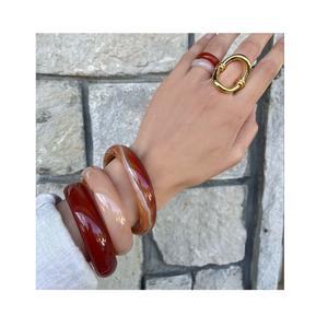 Colección de Brazaletes de Resina Elegantes y Tradicionales de Alta Demanda para Damas, Joyería con Acabado Brillante, Colores Personalizados para Negocios - Product Image 1