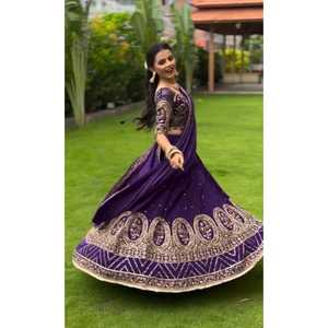 Lancement de la nouvelle collection de LEHENGA CHOLI moderne pour fêtes, avec DUPATTA en tissu VICHITRA SILK, broderie et travail de sequins - Product Image 1