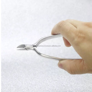 Cortacutículas REEAX ENTERPRISES de Acero Inoxidable con Logotipo Personalizado, Cortador de Uñas con Empaque Personalizado para Tiendas de Belleza - Product Image 2