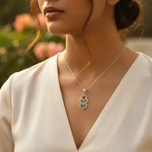 สร้อยคอจี้รูปหัวใจเงินแท้ 925 ประดับพลอยสีเขียว สไตล์ศาสนา พร้อมจี้เพชร ของขวัญสำหรับเธอ - Product Image 3