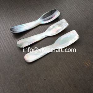 Cuillère en nacre de couleur noire royale, cuillère à caviar, cuillère royale taille 9 cm, fabrication artisanale au Vietnam - Product Image 5