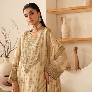 Collection de mousseline de soie de luxe Lehnga Choli costumes pakistanais avec broderie lourde par Ramsha Vol BB-1Whole vente robe de mariée pakistanaise - Product Image 2