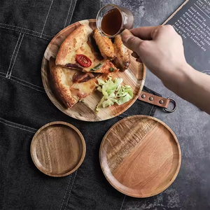 Des assiettes en bois élégantes et durables pour toutes les occasions par l'artisanat du croissant - Product Image 1