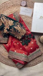 Magnifique sari de créateur en tissu Jimmy de qualité supérieure avec des broderies complexes en fils et des paillettes, accompagné d'un chemisier assorti - Product Image 6