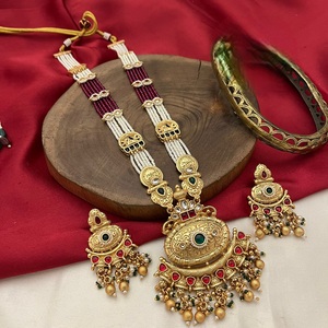 Conjunto de collar largo Haram de calidad superior de aspecto tradicional con pendientes para mujer para fiesta de boda principal de latón incluye pendientes - Product Image 2