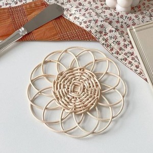 Sous-plat en rotin en forme de fleur, décoration murale bohème suspendue en provenance du Vietnam - Product Image 5