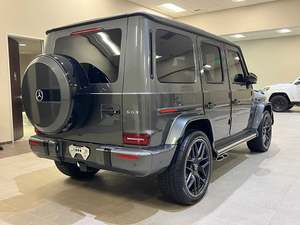 Elegante Mercedes-Benz Clase G AMG G 63 4MATIC 2023, motor biturbo V8 de 4.0L que produce 577 caballos de fuerza y 627 lb-pie de torque - Product Image 4