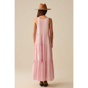 Vestido Maxi Estilo Boho Rosa con Detalles de Encaje, Cuello en V sin Mangas y Cintura Impero - Product Image 1
