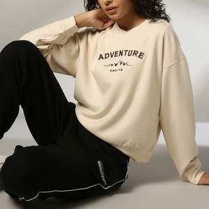 Sweat-shirt pour femme au design élégant, personnalisé avec logo brodé ou imprimé, fabriqué directement en usine au Pakistan, en tissu polaire respirant, pour l'automne et l'hiver - Product Image 1