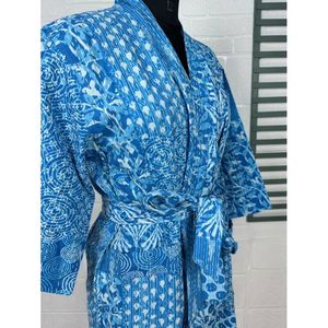 ชุดกิโมโนยาวแบบกลับด้านได้ Kantha Pur สีเขียวพาสเทล ลายสัตว์ ผ้าฝ้าย สำหรับคลุมชุดว่ายน้ำ - Product Image 5
