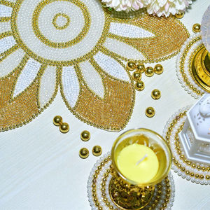 Mantel Individual de lujo hecho a mano antideslizante tradicional con cuentas de perlas de oro blanco para decoración de boda tamaño y forma personalizables - Product Image 2