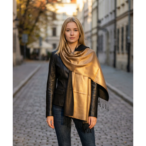 Écharpe en soie réversible vintage de créateur, motif géométrique camel et noir, longue écharpe en satin de luxe pour toutes les saisons - Product Image 1