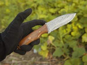 มีดล่าสัตว์ทำด้วยมือด้ามไม้วอลนัทพร้อมปลอกหนังมีดสำหรับตั้งแคมป์สไตล์คาวบอย - Product Image 2