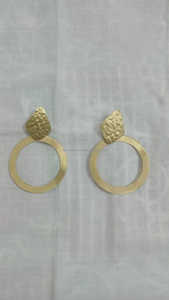 Pendientes de Metal de latón pulido mate chapados en oro hechos a mano - Product Image 3