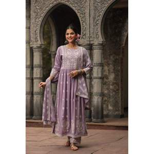 Diseñador de boda y fiesta desgaste rayón bordado pesado trabajo Kurti pantalón par con Dupatta precio más bajo fabricante de la India - Product Image 1