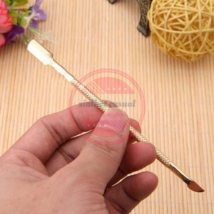 Poussoir à cuticules double extrémité en acier inoxydable pour ongles - Product Image 4