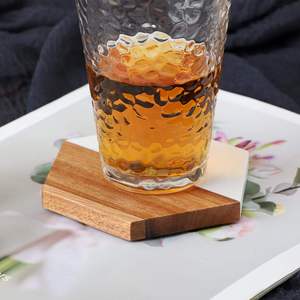 Sous-verres rustiques en bois massif naturel, conçus pour un usage quotidien, protégeant les tables de la chaleur, de l'humidité et des marques de surface - Product Image 1