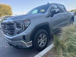 Sierra 1500 SLT Crew Cab 4x4 2024 d'occasion en excellent état, conduite à gauche, intérieur foncé, sièges en cuir, pneus R19, régulateur de vitesse adaptatif - Product Image 4