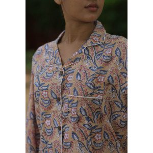 Conjunto de Pijama para Mujer 100% Algodón, Estampado Floral Artesanal, Ropa de Dormir Suave y Transpirable, con Bolsillos, Talla XS - Product Image 1