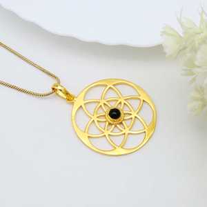 Collier Pendentif Bohème Géométrique Tendance de Bonne Qualité pour Femme, Bijoux Mandala en Laiton Plaqué Or 18 carats, Onyx Céleste – Vente en Gros/OEM/ODM - Product Image 2