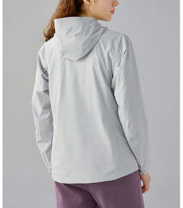 Veste d'extérieur respirante pour femmes OEM Soft Shell coupe-vent veste résistante à l'eau avec fermeture éclair marque privée - Product Image 5