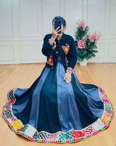 Levante su estilo Navratri con nuestra exquisita chaqueta vaquera de rayón puro liso y chaqueta vaquera de trabajo Gamthi intrincadamente bordada - Product Image 6