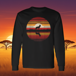 Camiseta de manga larga con cuello redondo unisex para adultos, estilo retro, safari, vintage, años 70, con diseño de perro salvaje africano al atardecer - Product Image 3
