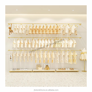ชั้นวางเสื้อผ้าเด็กแบบแขวนผนังสีทองสำหรับร้านขายเสื้อผ้าเด็ก  ชั้นวางของแบบท่อเหล็กอุตสาหกรรมสมัยใหม่  ชั้นวางโชว์เสื้อผ้าแบบกำหนดเอง - Product Image 1