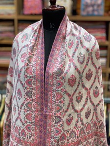 Châle en cachemire rose délicat, brodé, idéal pour l'hiver, les mariages, les cadeaux et les tenues traditionnelles - Product Image 6