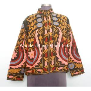 เสื้อแจ็คเก็ตผ้าควิลท์ปักลายเก๋ไก๋ ฟรีไซส์ สำหรับผู้หญิง สไตล์โบฮีเมียน ทำมือจากผ้าฝ้าย เหมาะสำหรับฤดูหนาว งานเทศกาล พร้อมเข็มขัด ของขวัญสุดพิเศษสำหรับผู้หญิง - Product Image 2