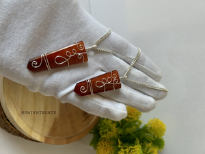 Vente en gros élégant collier pendentif plat en cornaline rouge | Bijoux en cristal de guérison Feng Shui d'énergie enroulée de fil poli - Product Image 2