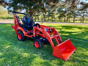 Tractor Agrícola 4x4 Bx23s 2022 de 22HP con Transmisión de Engranajes, Motor, Bomba y Componentes de Caja de Cambios, Alta Productividad - Product Image 2