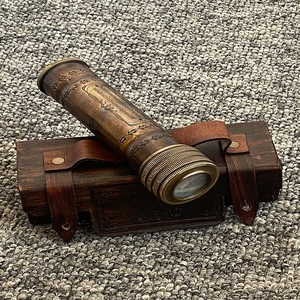 Caleidoscopio de latón antiguo vintage, Prisma de ilusión, juguete náutico con caja de cuero, vendedor de Londres - Product Image 1