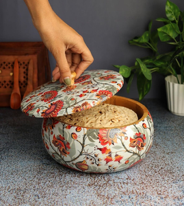 Elegante caja de madera oscura tallada a mano para servir panes planos calientes. Disponible a precios mayoristas - Product Image 2