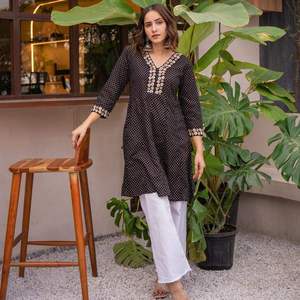 Top Corto de Moda para Mujer, de Algodón, Versátil, Holgado, Suave, Transpirable, para Uso Diario, Estilo Moderno, Cómodo y Casual, Prenda de Tendencia - Product Image 2