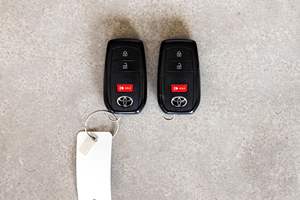 PRÊT À EXPÉDIER - VÉHICULE D'OCCASION CONDUITE À GAUCHE/DROITE 2023 GR COROLLA CORE 5 900 MILES |   Boîte de vitesses manuelle à 6 rapports |   HAUTEMENT ÉQUIPE - Product Image 6