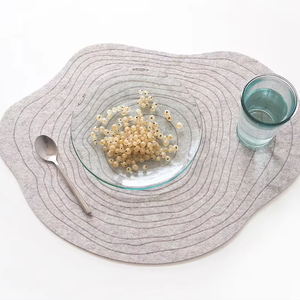 Klassisches Holzmaserung-Design Umweltfreundliche Anpassbare Filzuntersetzer Mehrzweck-Tischset Untersetzer Blumentopf-Unterlage Lasergravierte Linien - Product Image 1
