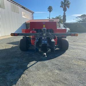 Tracteur à chenilles Massey Ferguson 1842E de qualité supérieure, moteur 25 CV, boîte de vitesses, garantie de 2 ans, performances fiables pour les travaux agricoles lourds - Product Image 4